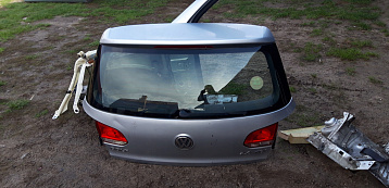 200882A61 - Крышка багажника