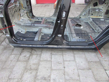 2BB085160 - Средняя стойка порога левая