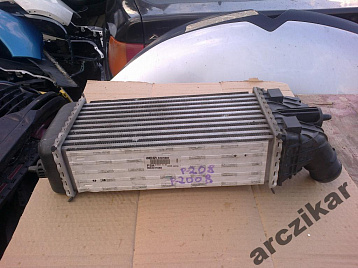 1B2A08647 - Радиатор интеркуллера Фото 1